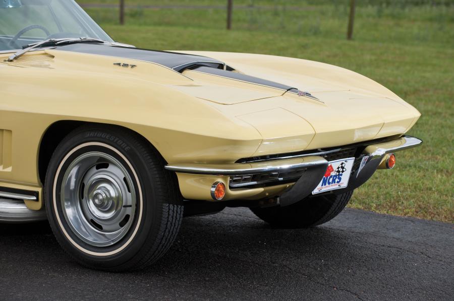  Chevrolet Corvette Stingray Convertible 1967 года  (фото 12 из 18)